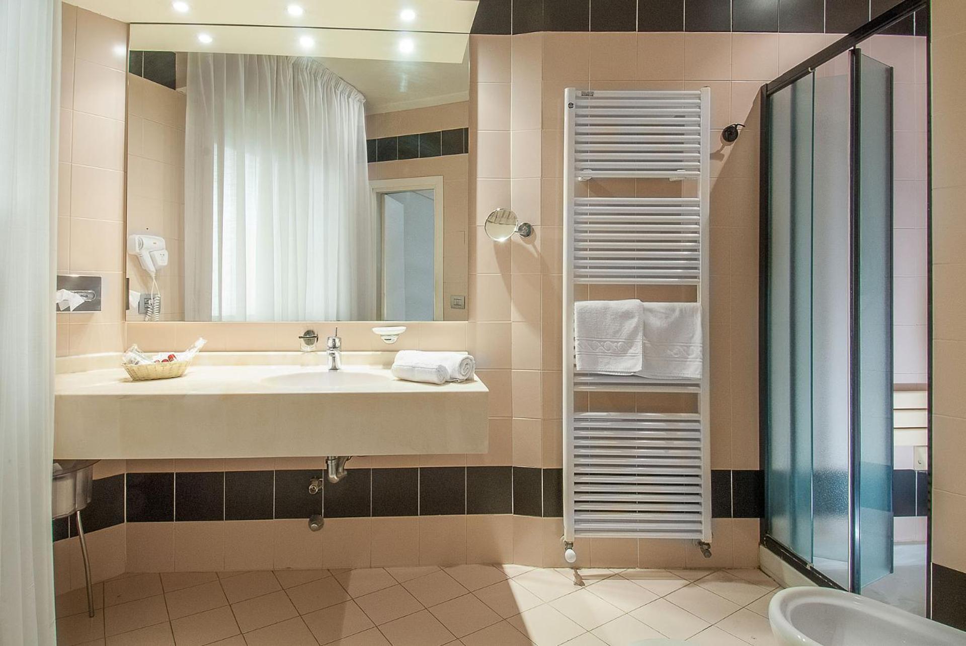 ריצ'יונה Hotel Sarti מראה חיצוני תמונה