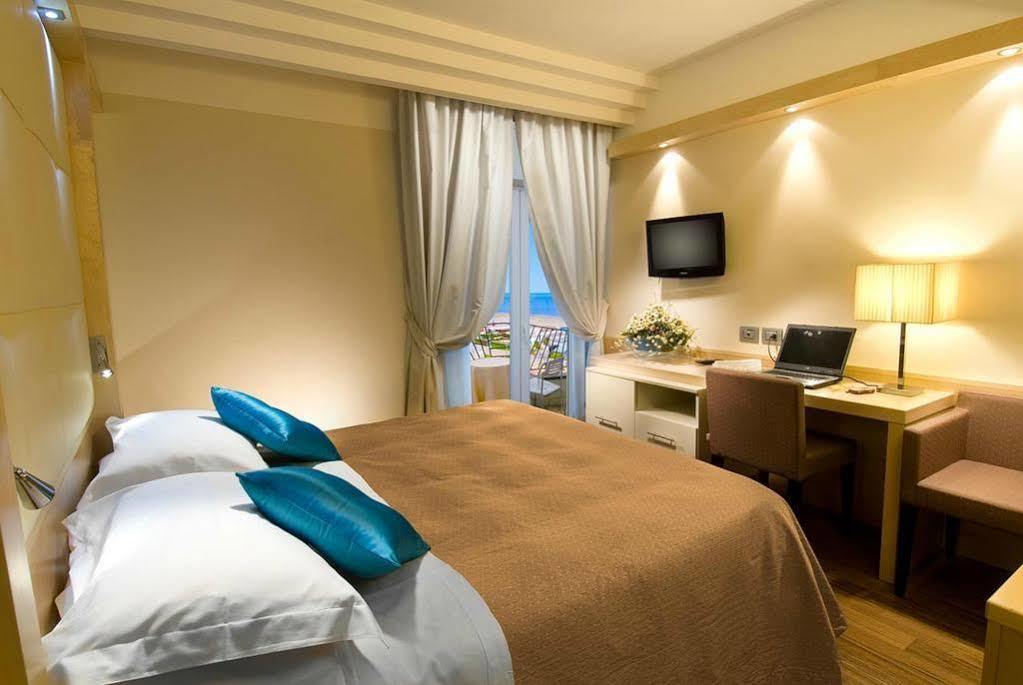 ריצ'יונה Hotel Sarti מראה חיצוני תמונה